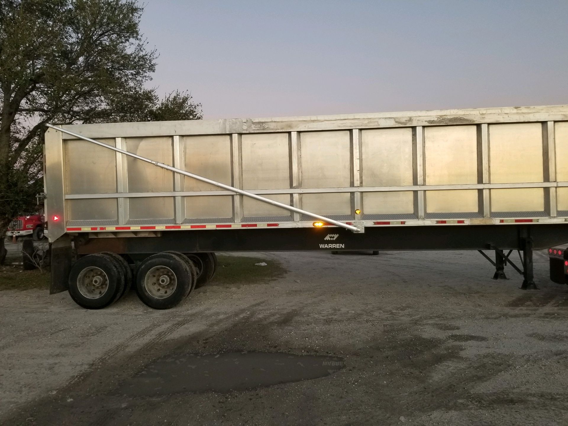 Dump trailer (warren) 40 TONS 2008 year