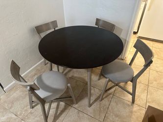 Round Dining Table + 4 Chairs