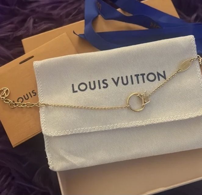 Louis Vuitton V Cuff Gold Tone Essential Uniform Line Bracelet for Sale in  Los Angeles, CA - OfferUp