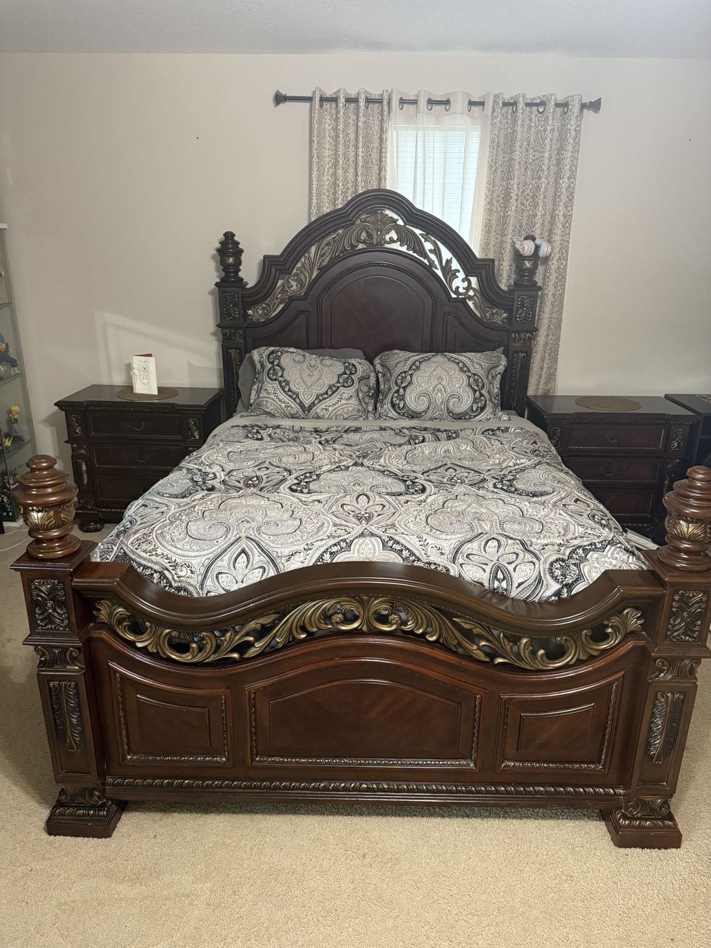 Queen Size Bedroom