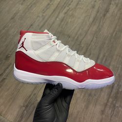 Air Jordan Retro 11 Cherry Size 8.5 