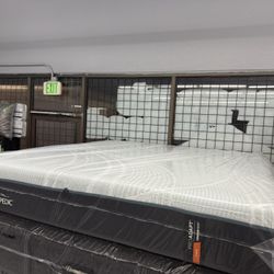 KING SIZE TEMPURPEDIC PROADAPT (FIRM) MATTRESS & BOX SPRINGS BED SET