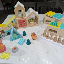 LOVEVERY Wooden Montessori Toys