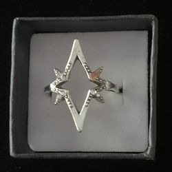 Beautiful Silver Ring - Size 7 