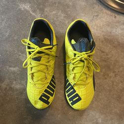 Soccer Cleats Women's Size 9