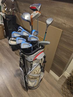 GOLF CLUBS WITH GOLF BAG (14 CLUBS) RIGHT HANDED