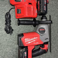 M18 FUEL 18V Lithium-Ion Brushless Cordless 1 in. SDS-Plus Rotary Hammer with 5.0 Ah Battery