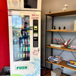 Snacks And Drink Combo Machine With Credit Card Reader