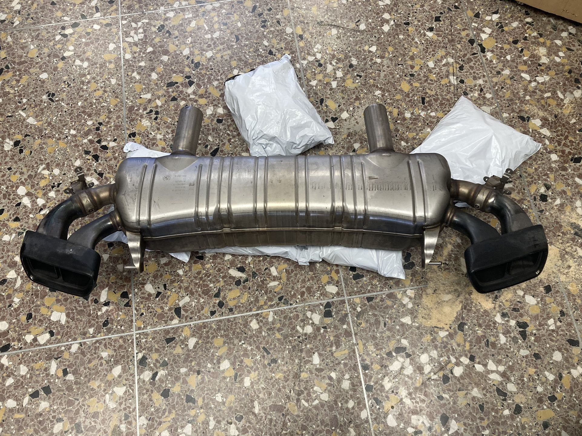 OEM 2016-19 BMW 740i 750i 4.4L Rear Exhaust W/tips