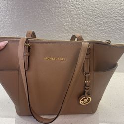 Michel Kors Bag 💼 Tote Jet Set