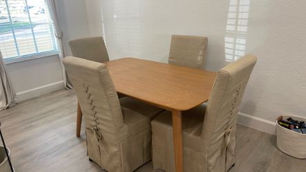 Dining table and chair, use good condition.
