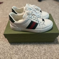 Women’s Gucci Ace Sneakers AUTHENTIC