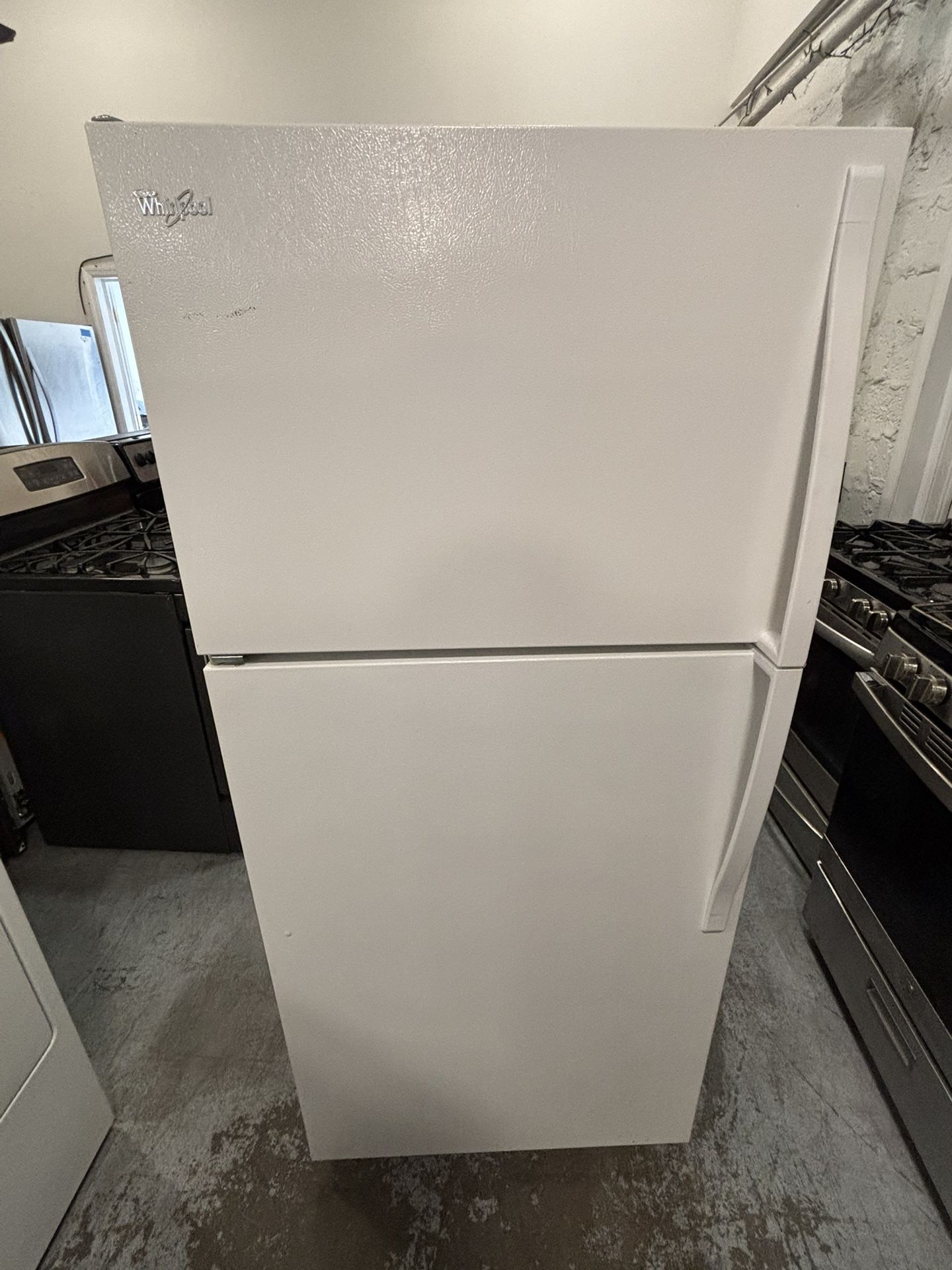 30” White Whirlpool Top&Bottom Refrigerator In Excellent Condition!