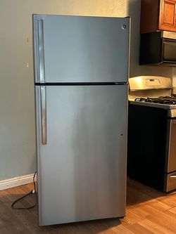 Medium refrigerator
