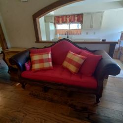 Couch Leather In Excellent Condition 