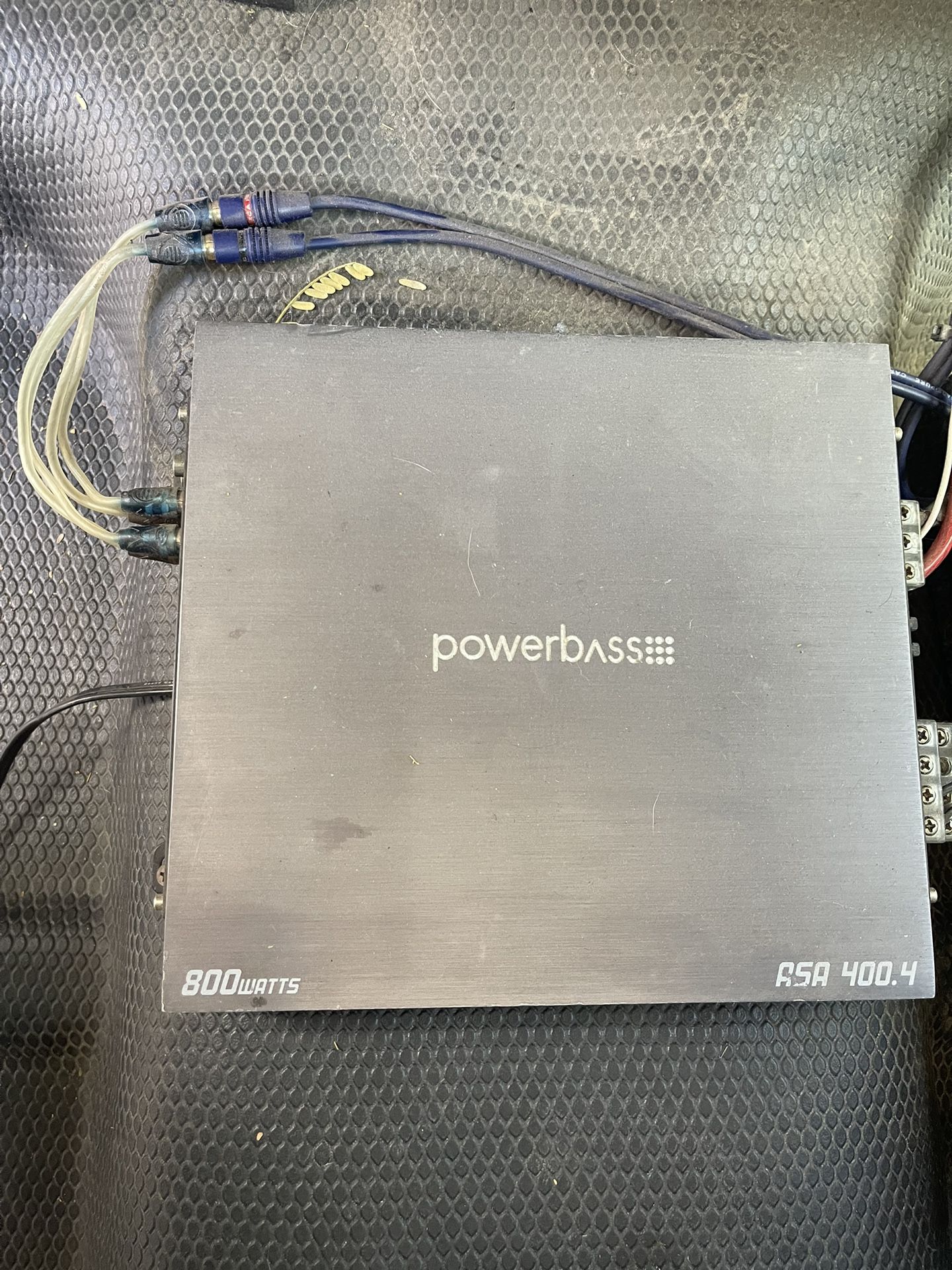 Amplifier With 10” Kicker