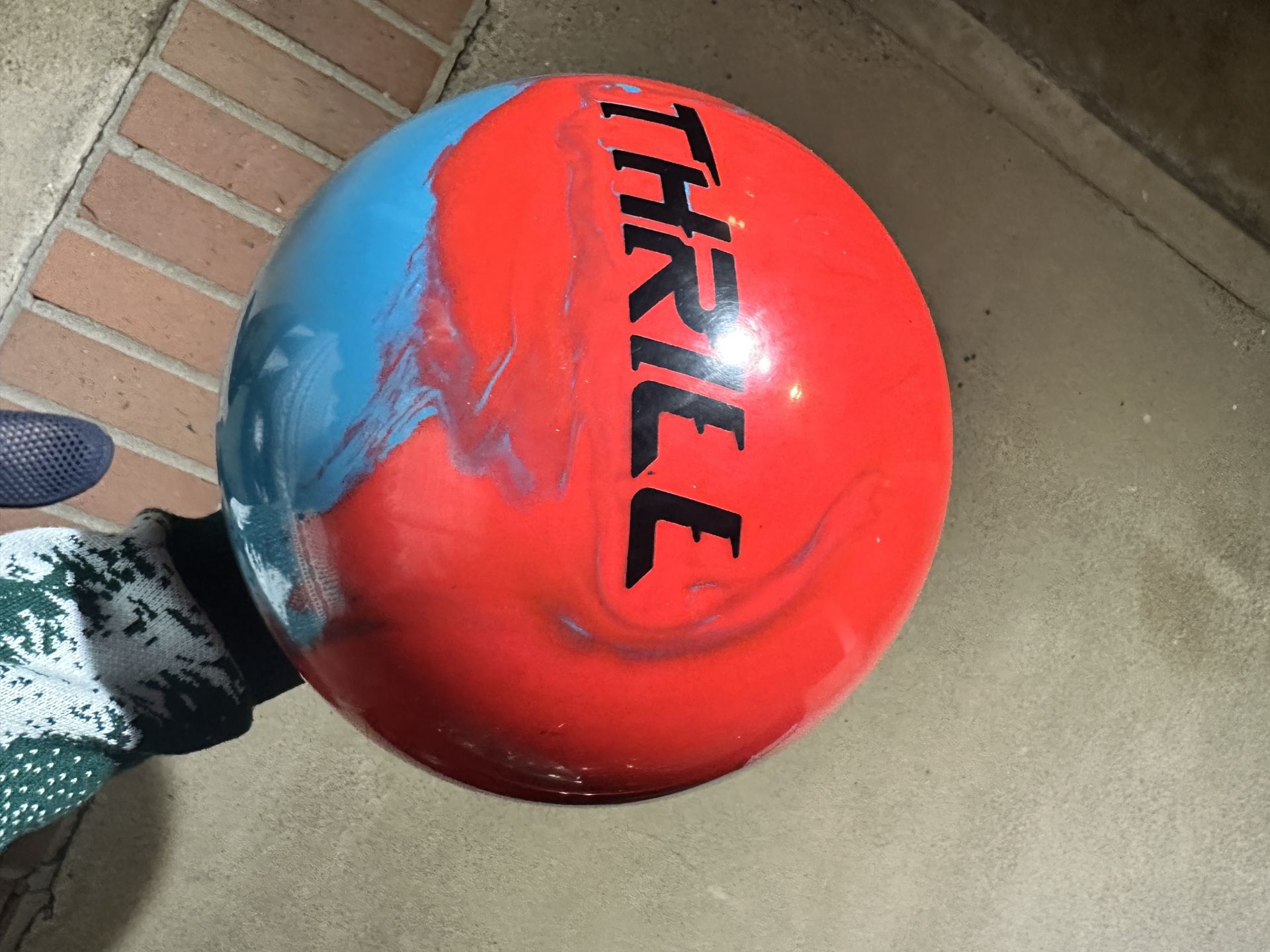 Motiv Max Thrill Solid Left Handed Bowling Ball 