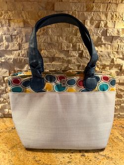 Like New Insulated Cooler Lunch Bag with two outside pockets