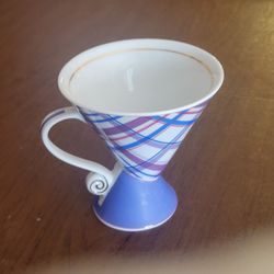 Vtg Rich Land Fine China Plaid Pedestal Teacup Purple Blue Checkered Footed Cup.
Pre-owned, Â good shape. Minor discoloraton on the pedestal, please s