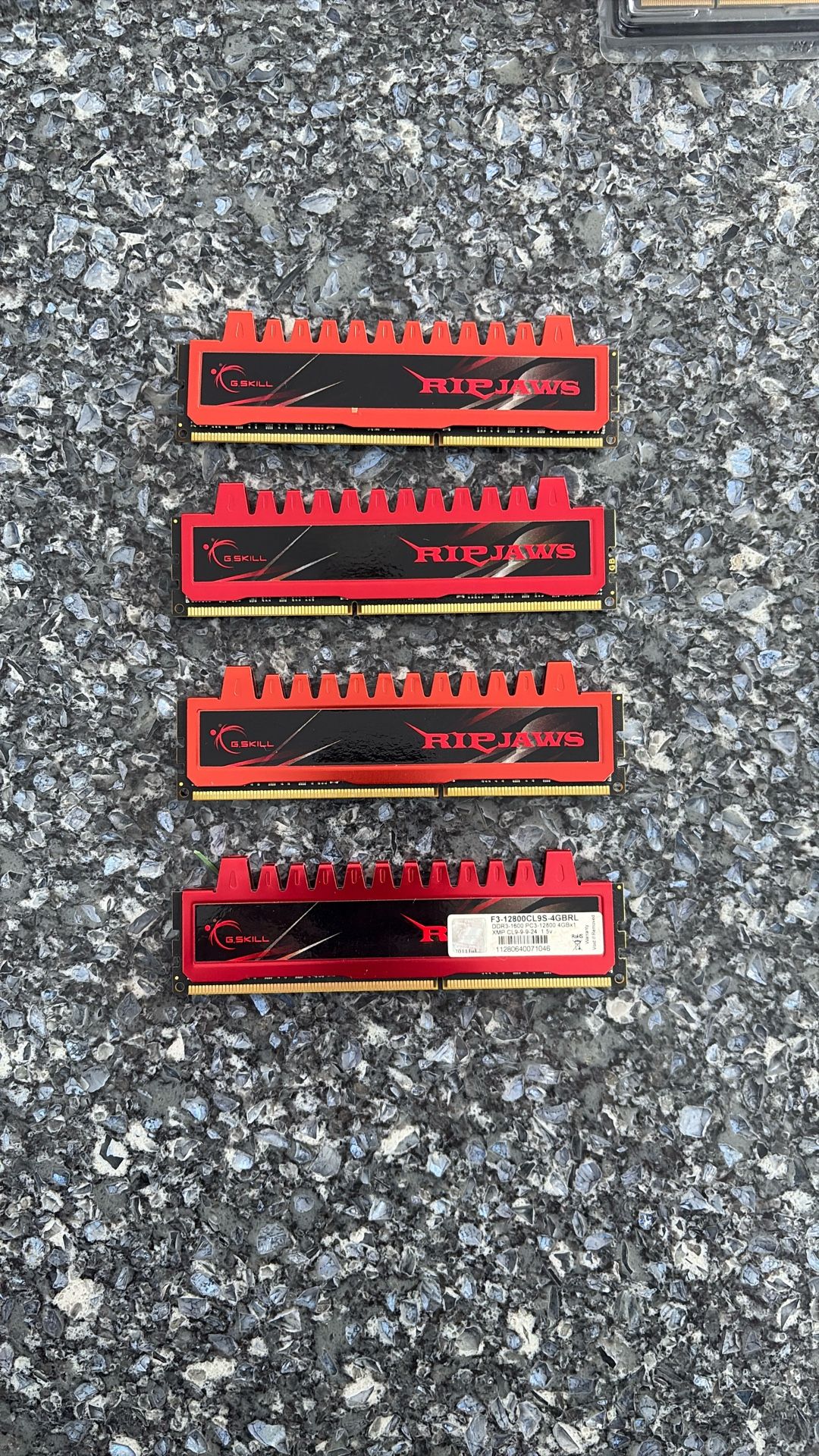 4 X 4GB DDR3 1600 MHz Ripjaws RAM Sticks 16GB