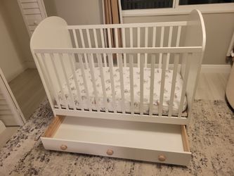Barely Used BEAUTIFUL CRIB