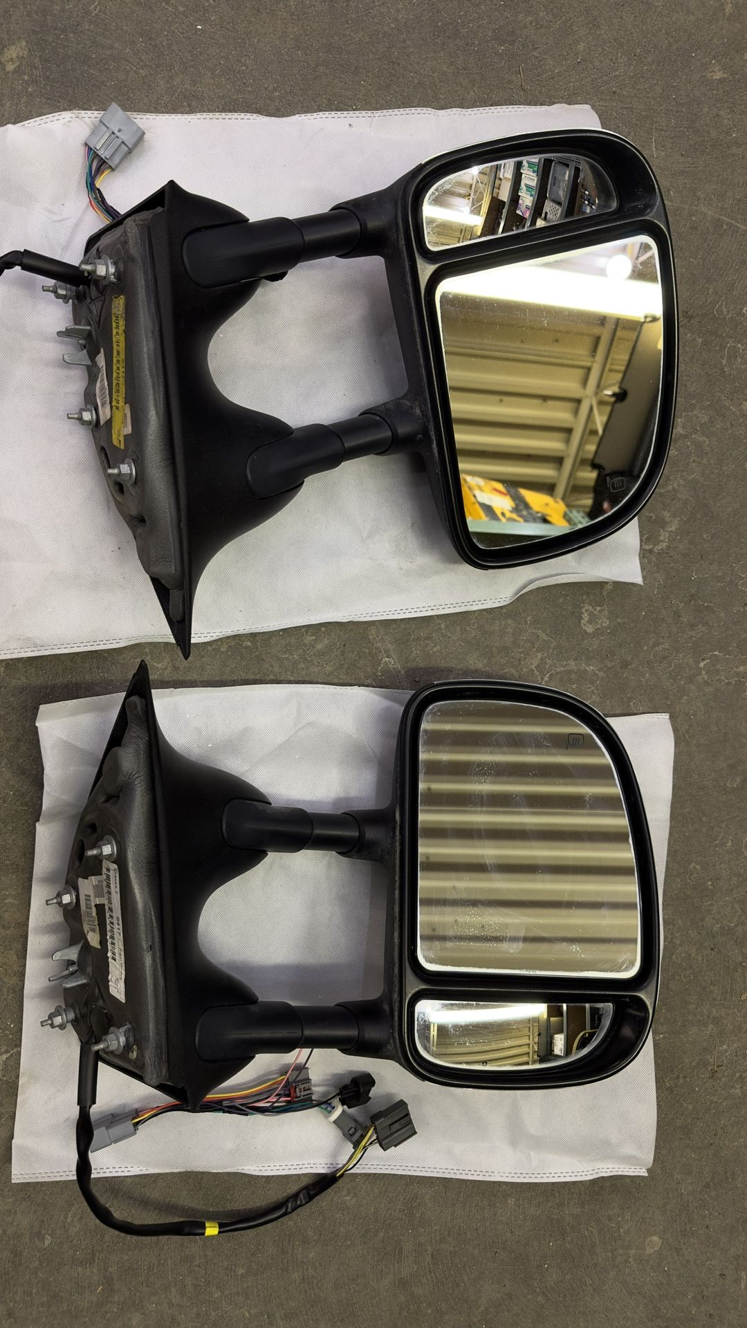 2006 Ford F250/350 Side Mirror Set