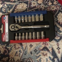 19 Piece 1/4 In Drive Ratchet And Socket Set