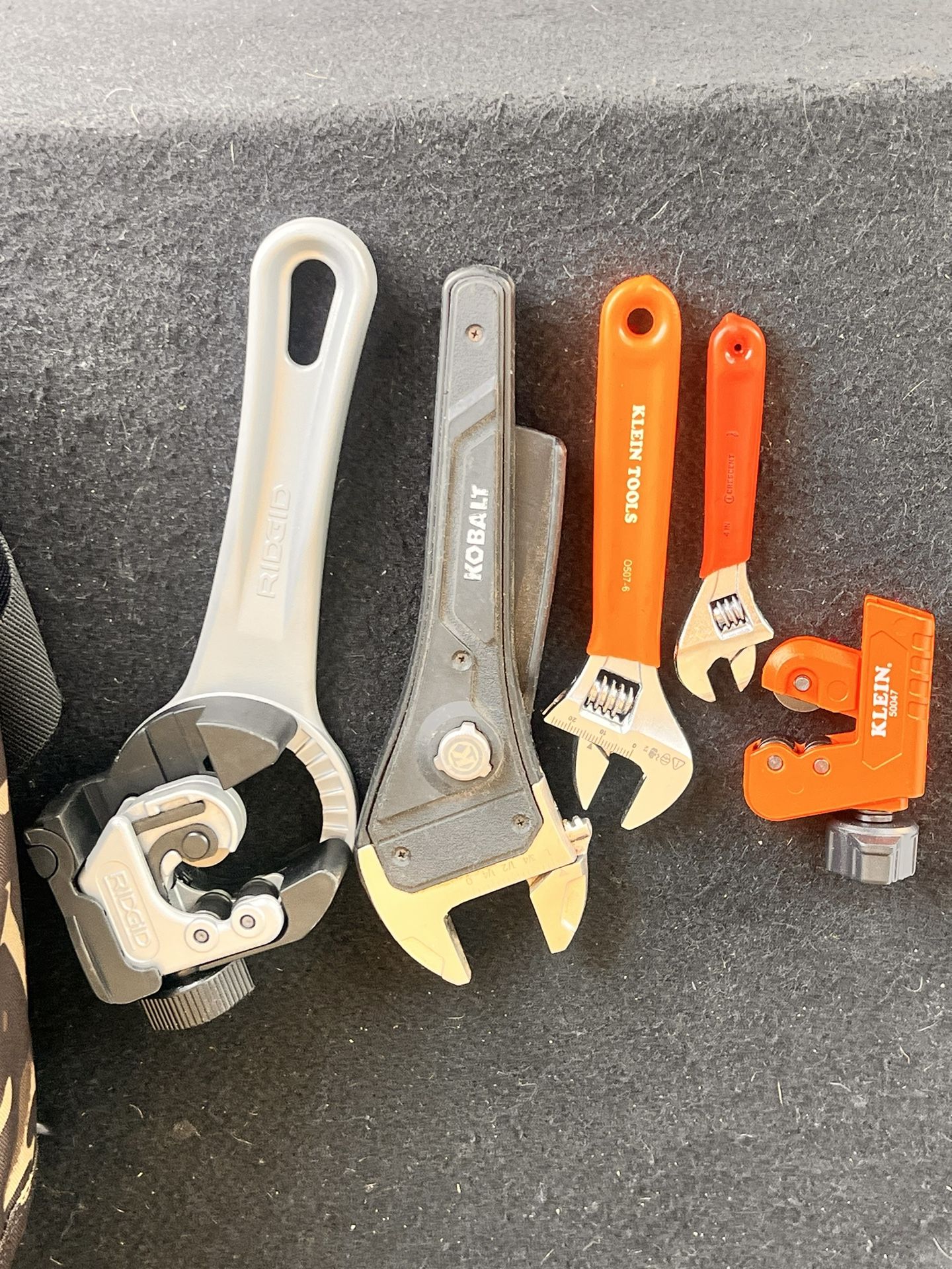 Ratcheting Pipe Cutter, And Hand Tools