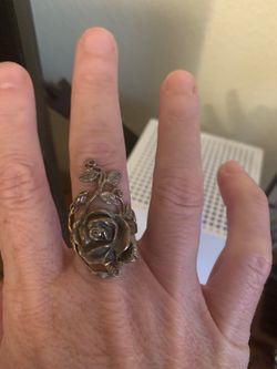 Beautiful sterling silver rose ring