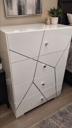 White Gloss 5-Drawer Chest Dresser