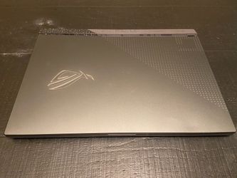 Asus ROG Strix G17 17.3" Ryzen 7 6800HS 3.2GHz 16GB RAM 512GB GeForce RTX 3050