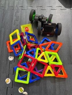 GeoSmart GeoSphere 31-Piece Magnetic Building Set with Spinner Base