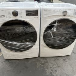 Lg new Open Box Glossy White 4.5 &7.0 Set 