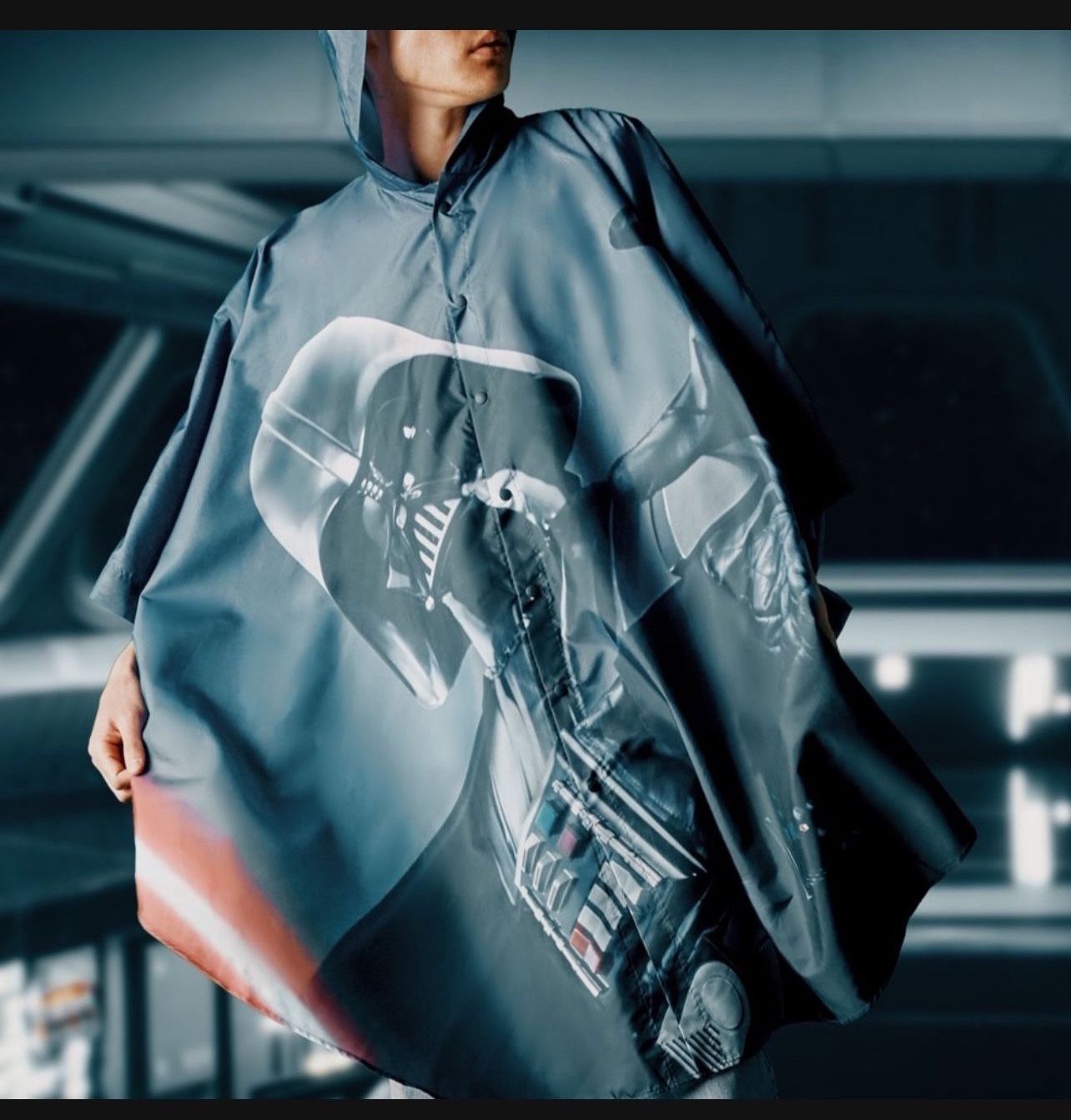 3125C Darth Vader Poncho NWOT ONESIZE