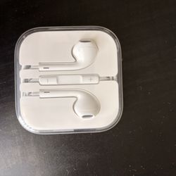 2 Apple Wired EarPods 