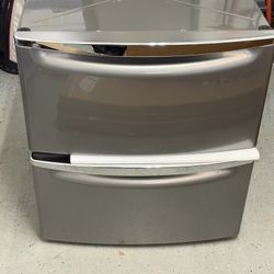 Maytag Universal Metallic Slate Pedestals 