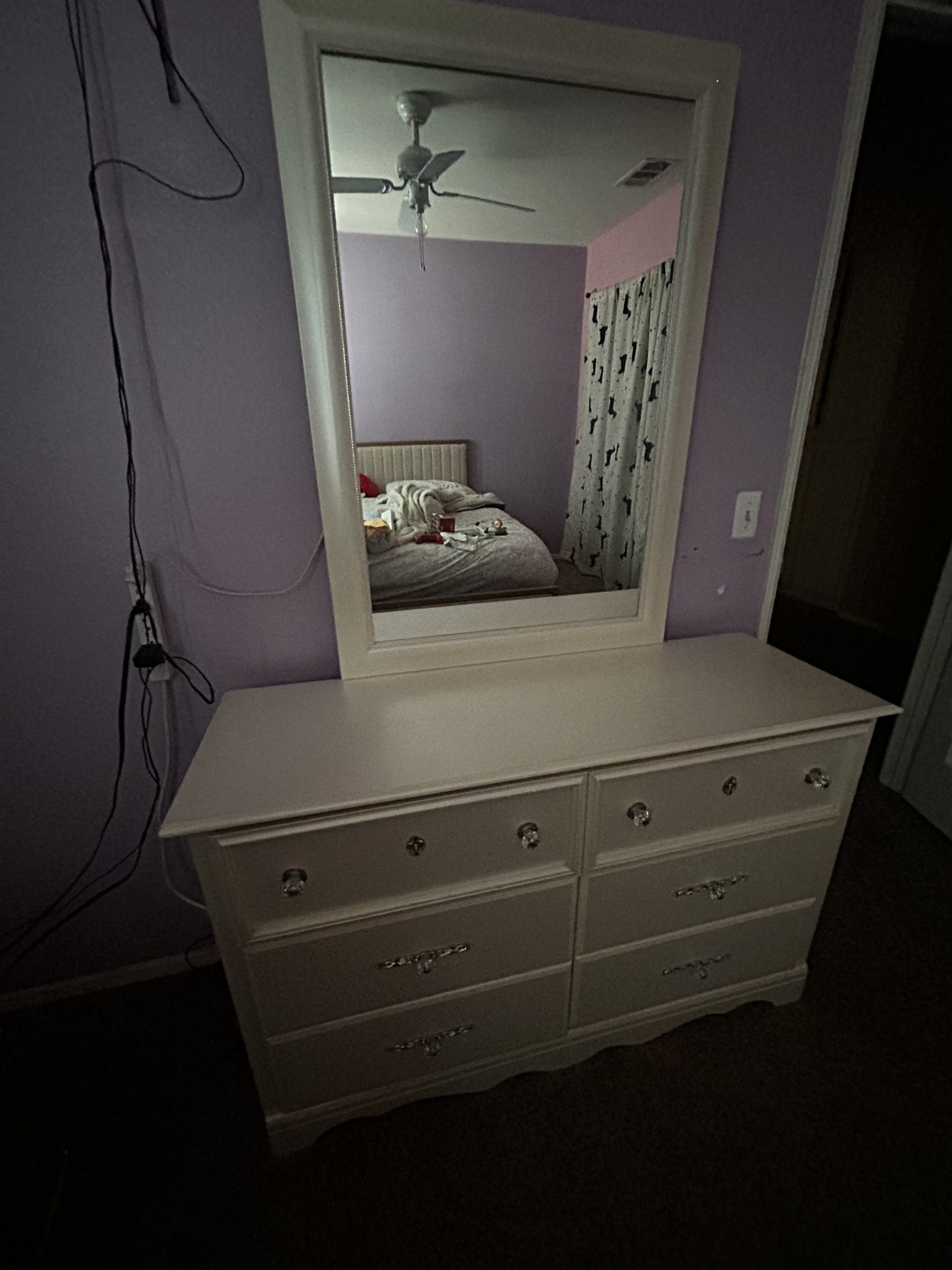 Drawers with mirror