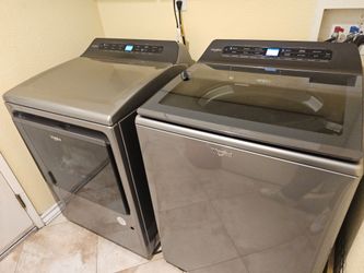 Large capacity washer and gas dryer