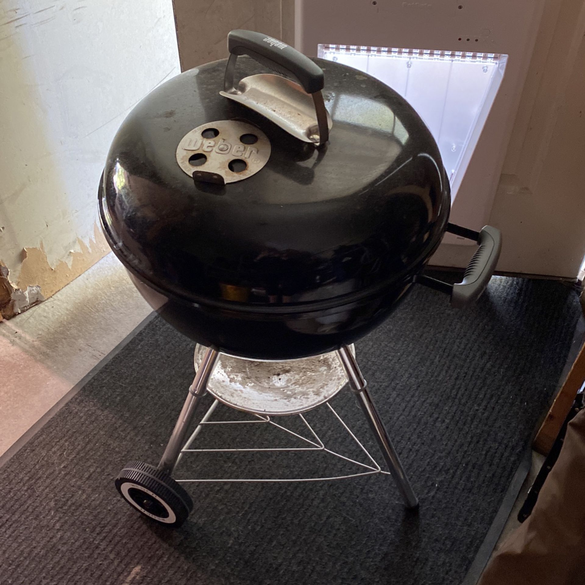 19” Weber Charcoal Grill With Rapid fire Chimney Starter