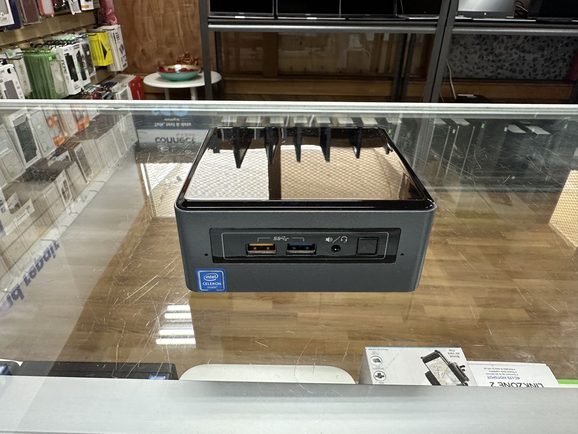 NUC Model NUC6CAY mini desktop computer