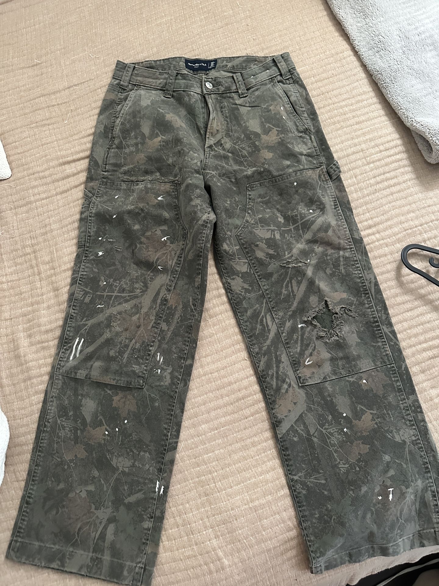 Men ambercombie And Fitch Cargo Pants (camo)