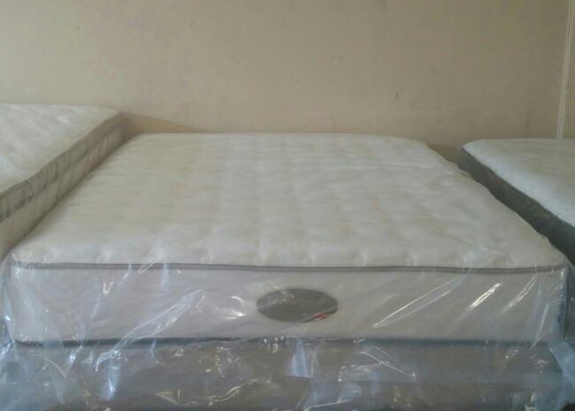 QUEEN SIZE SIMMONS BEAUTYREST SPA COLLECTION PLUSH MATTRESS SET