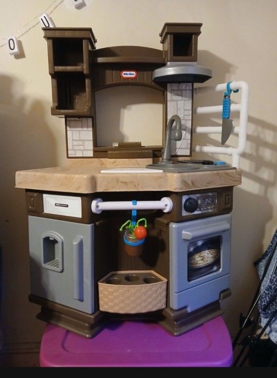 Little Tikes Cook 'n Learn Smart Kitchen