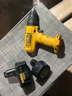 DeWalt 14.4V Cordless Drill with 2 Batteries(doesn’t charge battery)