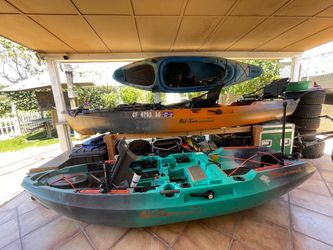 Oldtown 106MK motor fishing kayak. Comes with motor, seat, and battery box.