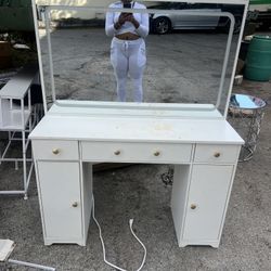 Make Up Table