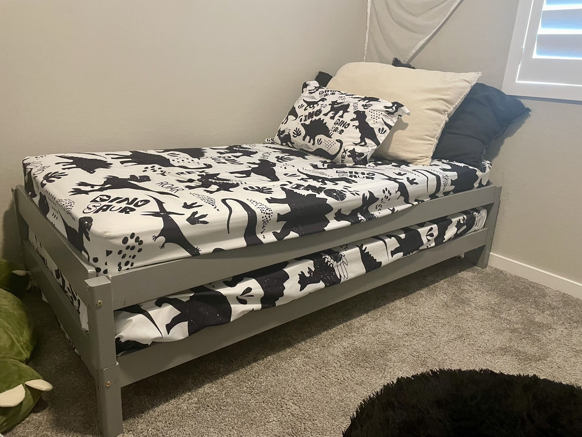 Twin Beds With Mattresses 