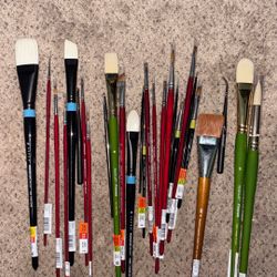 35 High End Paint Brushes. Artist loft, Master touch, Velvotouch, and  Royal & Langnickel®.