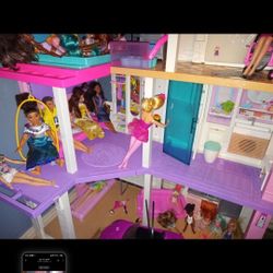 Barbie House Plus Dolls 