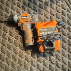  RIDGID  Drill And Charger Whith Batterie 2.0